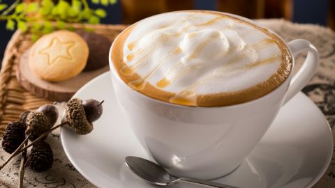 خطوات عمل كابتشينو بالحليب