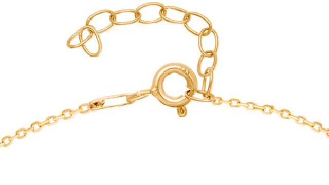 بالصور: اعتمدي هذه السلاسل لتزيين إطلالتك الشتوية