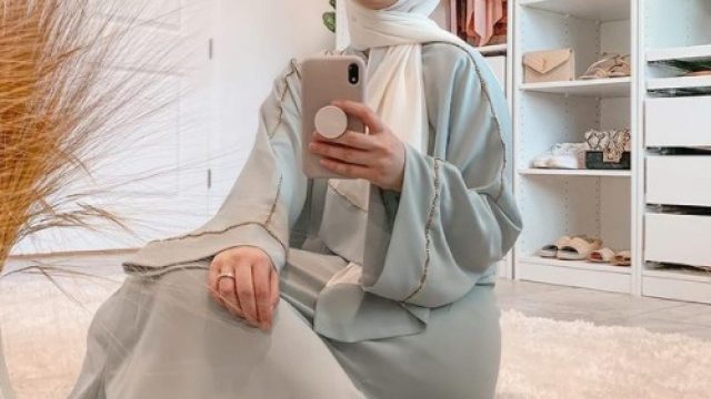 كيفية تنسيق العبايات في فصل الشتاء