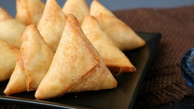 خطوات تجهيز سمبوسة بالجبن الأصفر