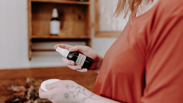 اصنعي بنفسك.. غسول طبيعي للبشرة بحسب نوعها اتنظيفها من الأعماق