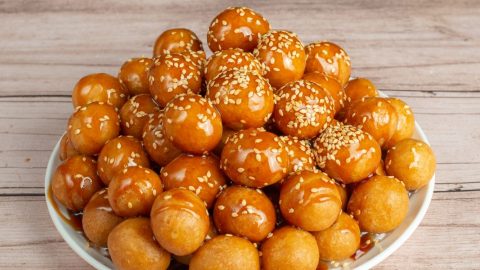 خطوات تجهيز لقيمات مقرمشة