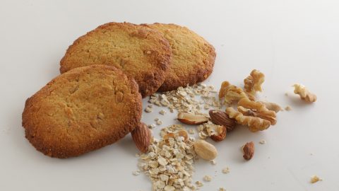 خطوات تجهيز بسكويت اللوز
