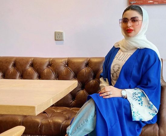 تصاميم عبايات مختلفة لإطلالات أنيقة ومميزة