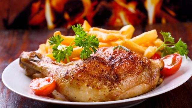 خطوات تجهيز صينية دجاج بالثوم