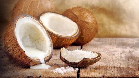 أفضل منتجات التجميل التي تحتوي على جوز الهند