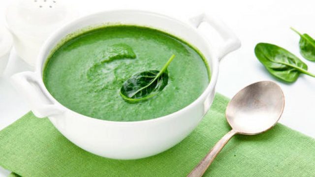 خطوات تجهيز شوربة الجرجير