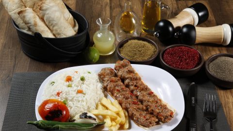 كيفية إعداد كباب متبل مشوي في الفرن