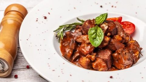 خطوات تجهيز طاجن الكبدة بالطماطم للسحور