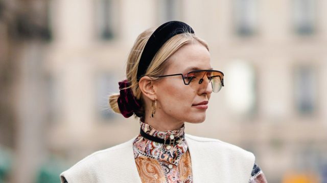 تعرفي إلى أكسسوار الشعر الذي سيطر على الموضة هذه الصائفة