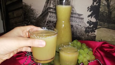 خطوات إعداد سموثي العنب