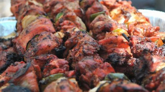 كيفية إعداد تتبيلة اللحم بالثوم لعيد الأضحى