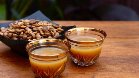 كيفية تجهيز قهوة السعودية لضيافة العيد