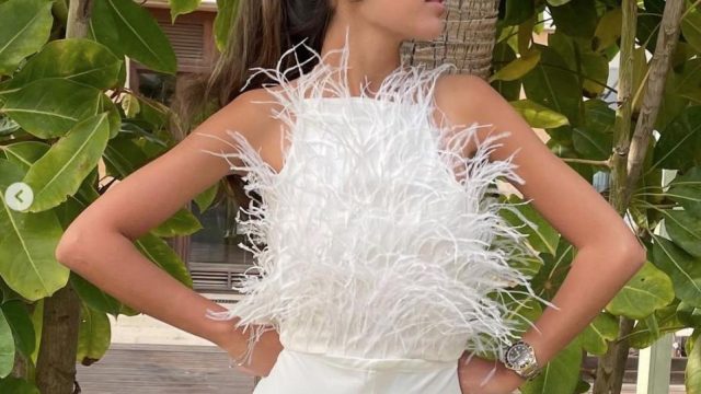 موضة الريش تعود من جديد مع بداية العام الدراسي.. إليك طرق تنسيقها