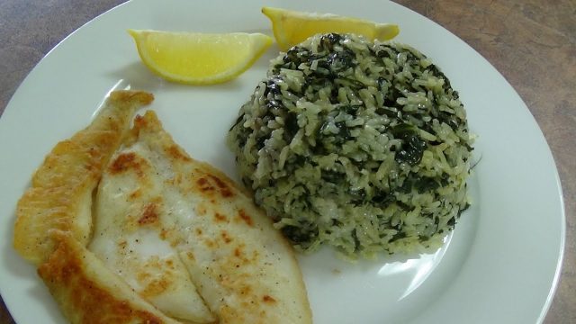 خطوات تجهيز أرز بالسبانخ