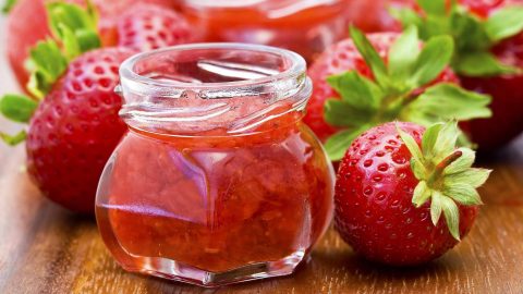 خطوات تجهيز مربى الفراولة