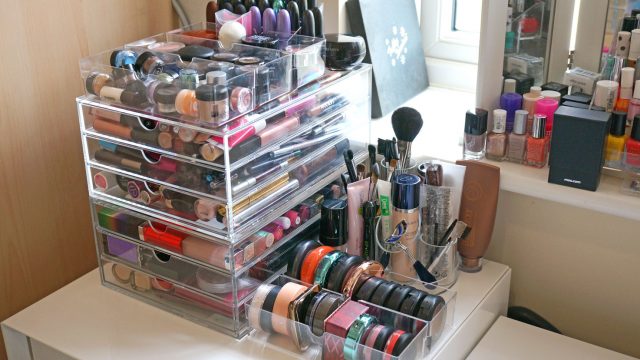 اكتشفي معنا الطرق الصحيحة لتخزين مستحضرات التجميل مع أفضل البوكسات التجارية