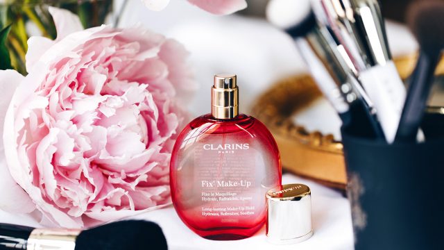 اكتشفي معنا أفضل مثبت مكياج عليك اختياره