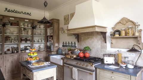 لمحبات الأصالة والطابع الريفي إليك هذه التصاميم الراقية من ديكورات المطابخ