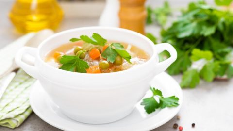 كيفية إعداد شوربة المكرونة بالخضار واللحم