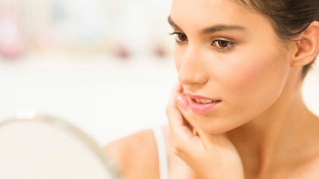 هكذا عليك ترطيب بشرتك بالطرق الصحيحة مع نهاية فصل الصيف