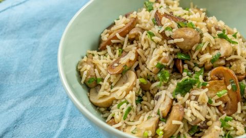 خطوات تجهيز أرز بالفطر للحمية