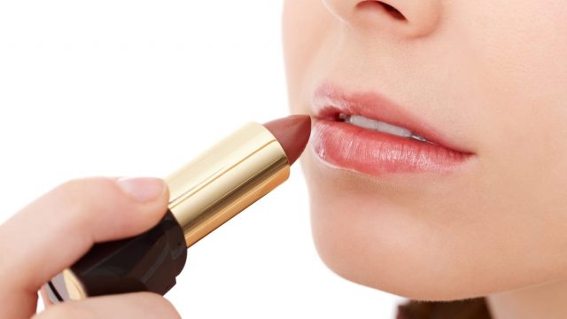 إليك أفضل أحمر شفاه مرطب