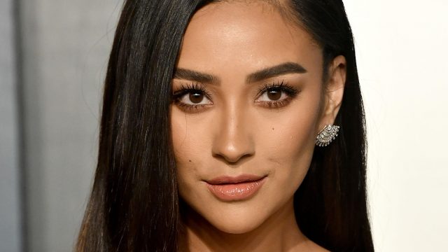 بالفيديو: إليك سيدتي كيفية رسم الحواجب بشكل مثالي