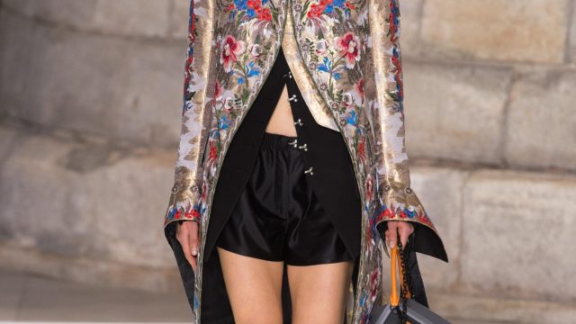 بالصور: تشكيلة LOUIS VUITTON لربيع وصيف 2022