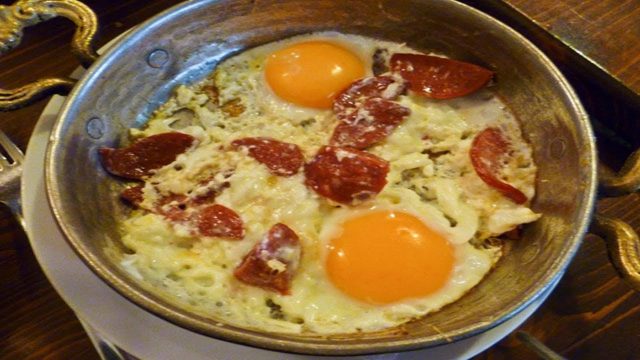 خطوات تجهيز بسطرمة بالبيض