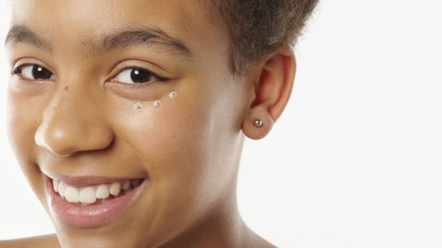 جهزي بنفسك: الكنسيلر مزيل الهالات السوداء باستخدام مكونات طبيعية