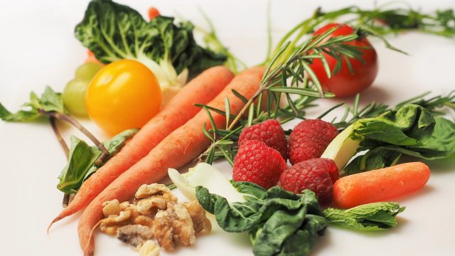 5 أطعمة تعزز صحة العيون.. تعرفي إليها