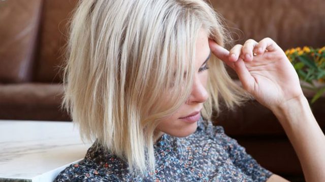 بالفيديو: حيلة بسيطة لعمل تصفيفة البوب دون قص الشعر