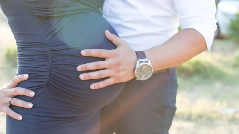 بالصور: فساتين سهرات للسيدات الحوامل