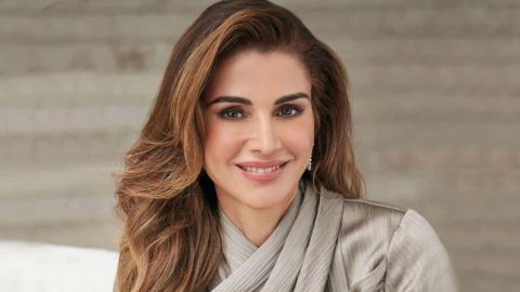 استوحي إطلالاتك الساحرة من الملكة رانيا