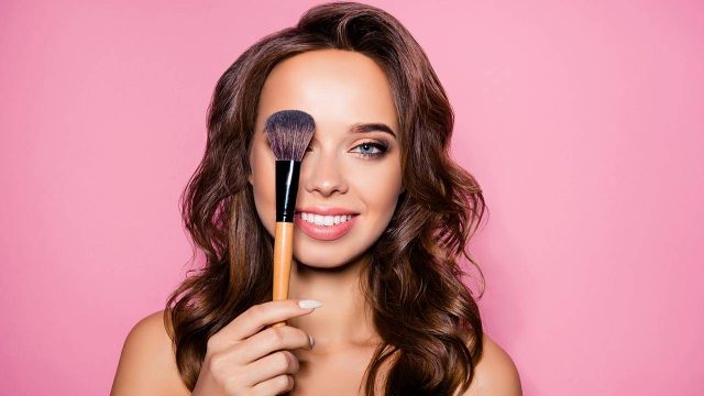 إليك هذه التشكيلة من الهايلايتر الكريمي لبشرة مشرقة ولامعة