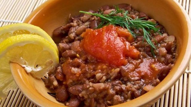 كيفية تجهيز الفول بالطماطم والبصل
