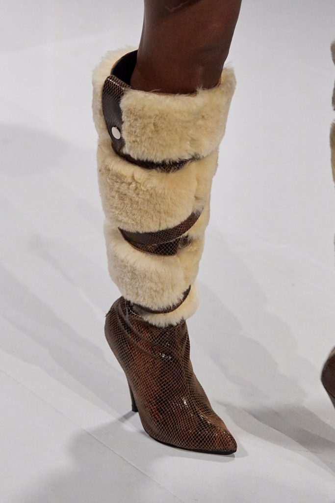 موديلات أحذية فرو لشتاء 2025