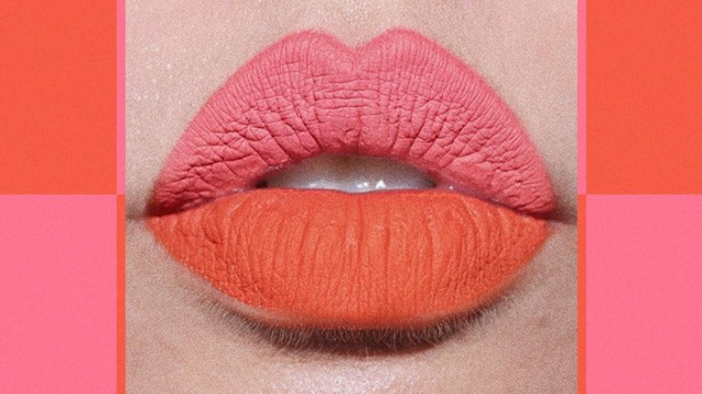 جربي أحمر الشفاه ثنائي اللون في المنزل بهذه الخطوات السهلة