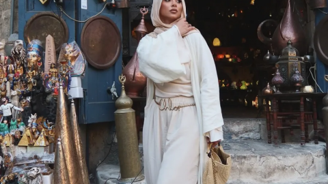سراويل الأوفر سايز : أناقة مريحة للمحجبات في خريف 2025