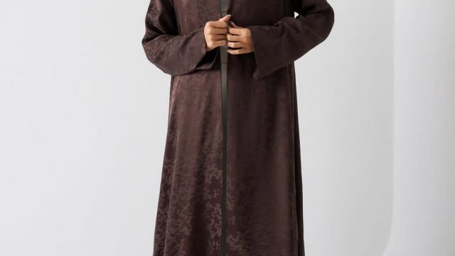 تنسيق العبايات الترابية في موسم خريف وشتاء 2026