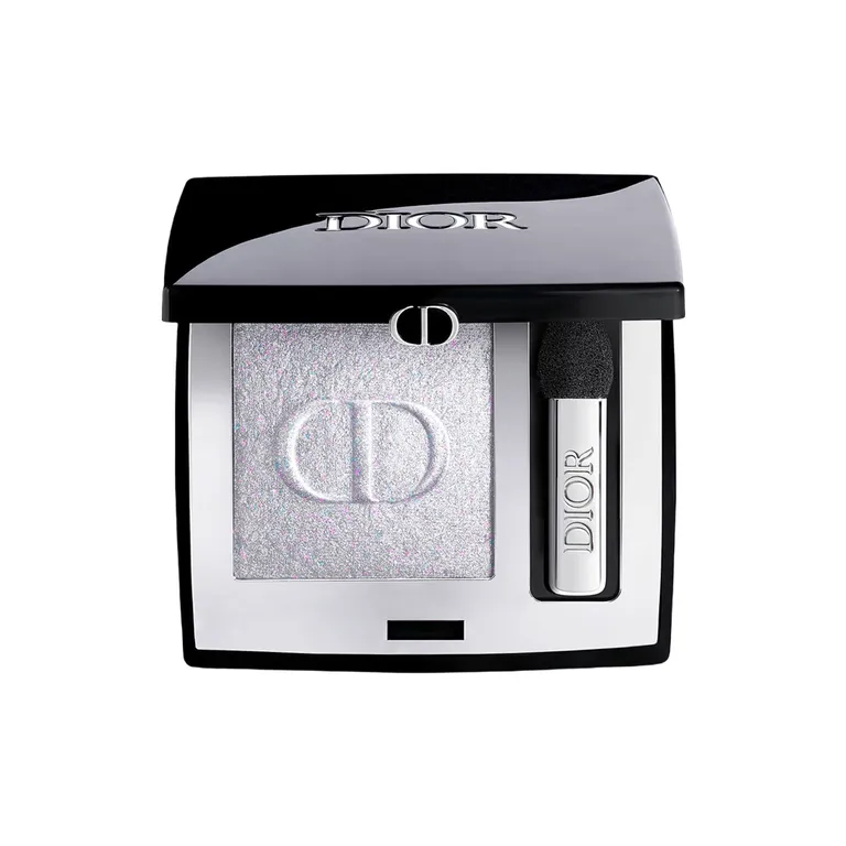 موضة المكياج الكروم 2026