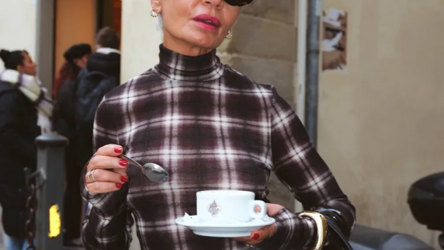 10 مستحضرات مكياج شتوية تعشقها النساء بعد سن الأربعين