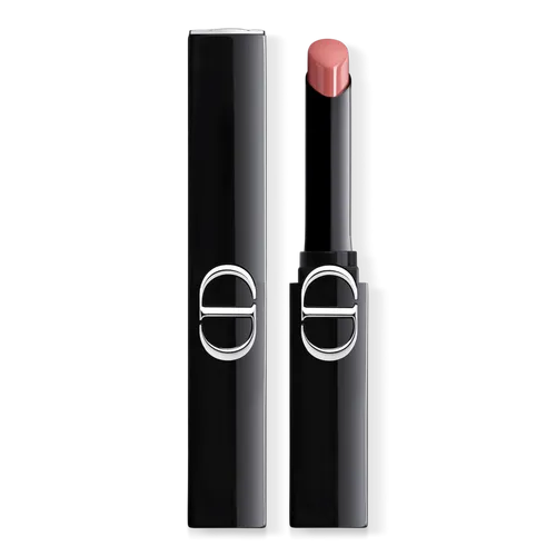 شفاه ممتلئة ومموهة